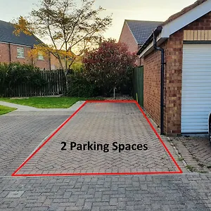  Holiday home Townhouse Free Parking Sleeps 8